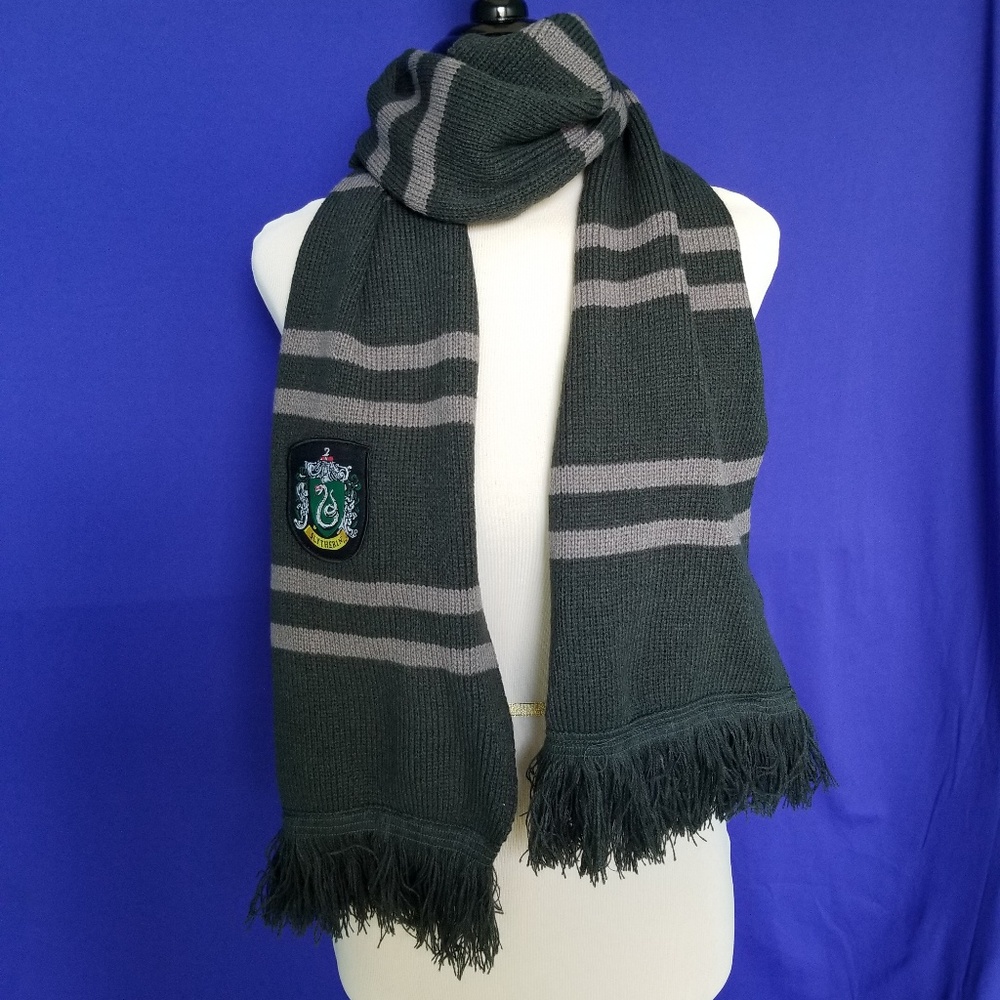 Harry Potter Slytherin scarf